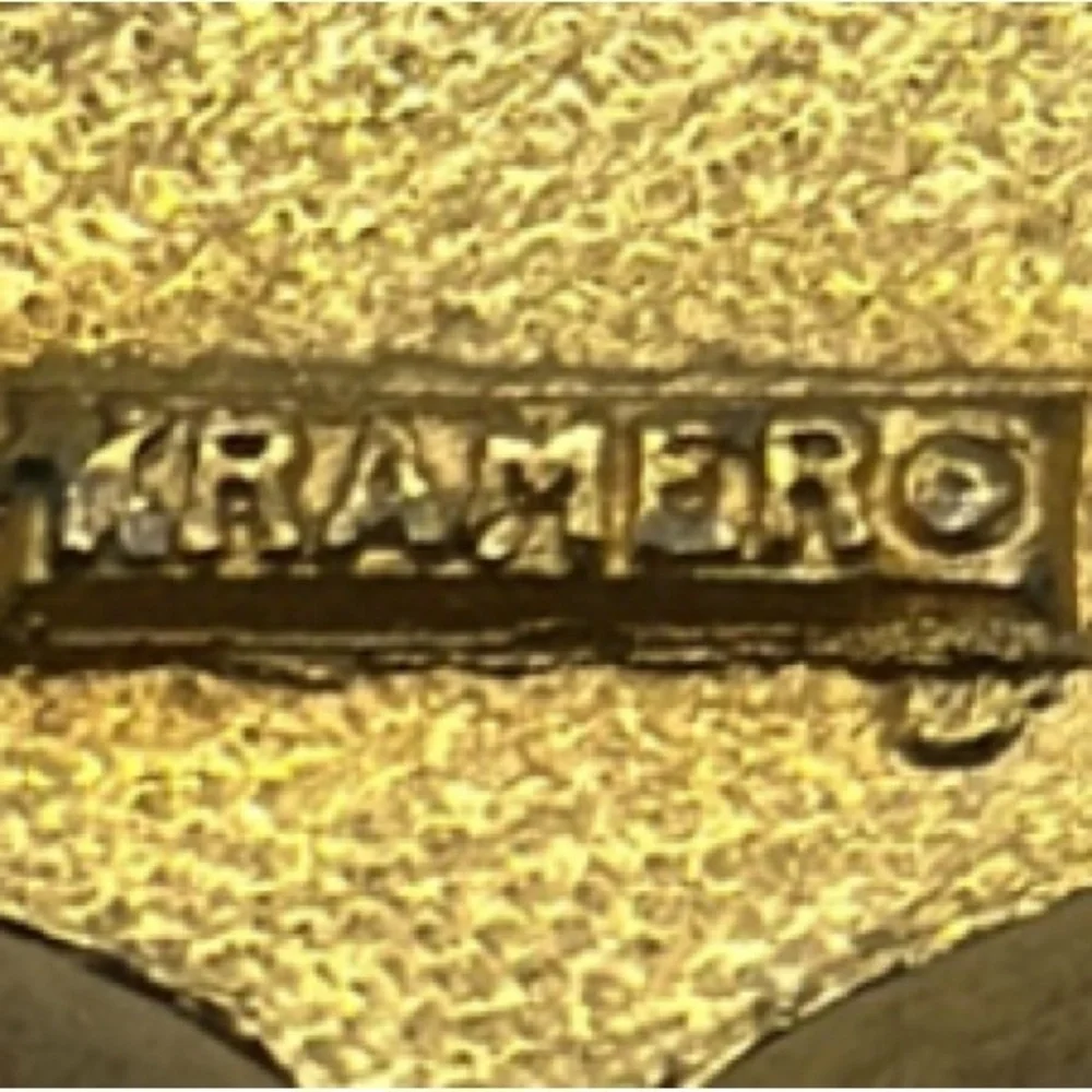 vintage KRAMER Signed   Crown Coat of Arms  Gold Brooch Jacket Pin RARE​